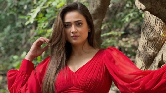 Shweta Tiwari Sizzles in Red Gown: Mom of Two's Stunning Fashion Statement