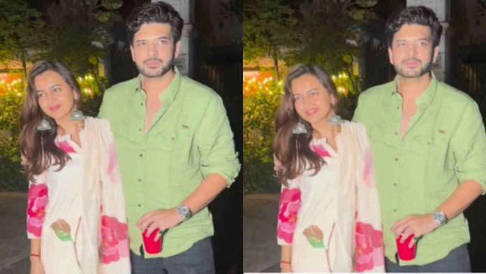 Tejasswi Prakash & Karan Kundrra Spotted Together: Couple Goals Alert!