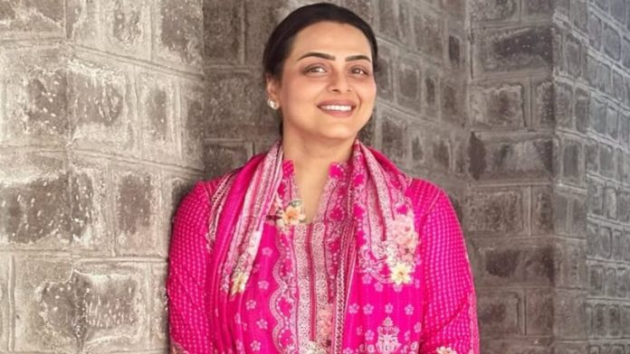 Shilpa Shirodkar Spotted on Bandra-Worli Sea Link After Covid-19 Diagnosis